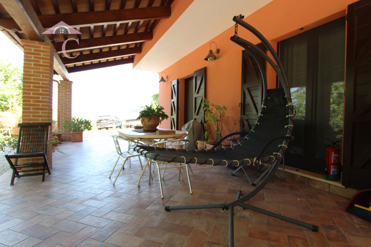 villa moderna con piscina  7.jpg